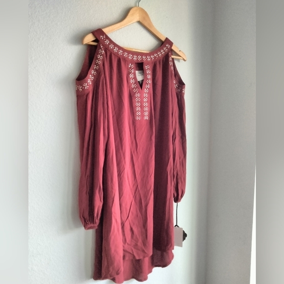 Knox Rose Cold Shoulder Above Knee Dress - Picture 4 of 7